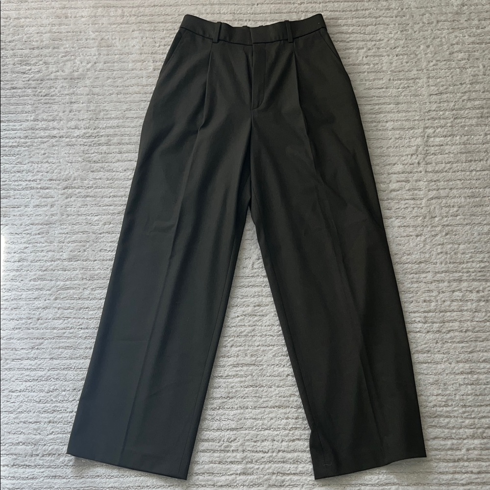 Uniqlo Women’s Pleated Trousers Olive Green